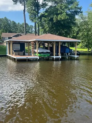 Twin Lakes boathouse, Delbridge