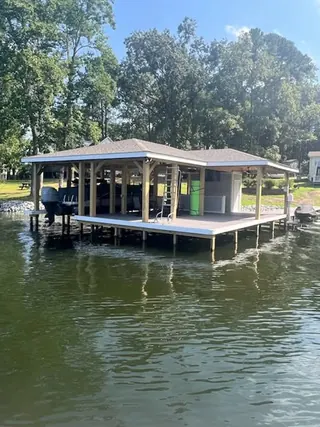 Twin Lakes boathouse, Pea Hill Creek