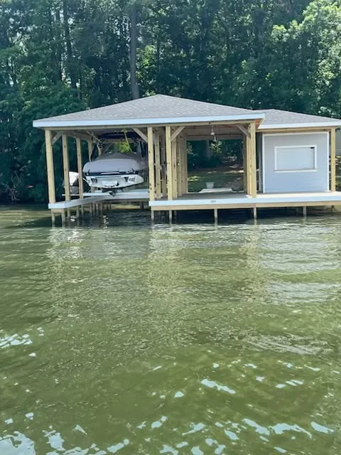 Finished Twin Lakes boathouse, Shearwater Court